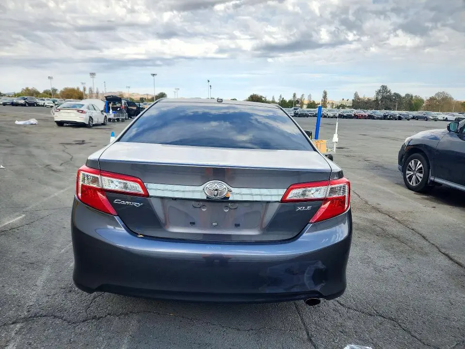 2014 TOYOTA CAMRY XLE  