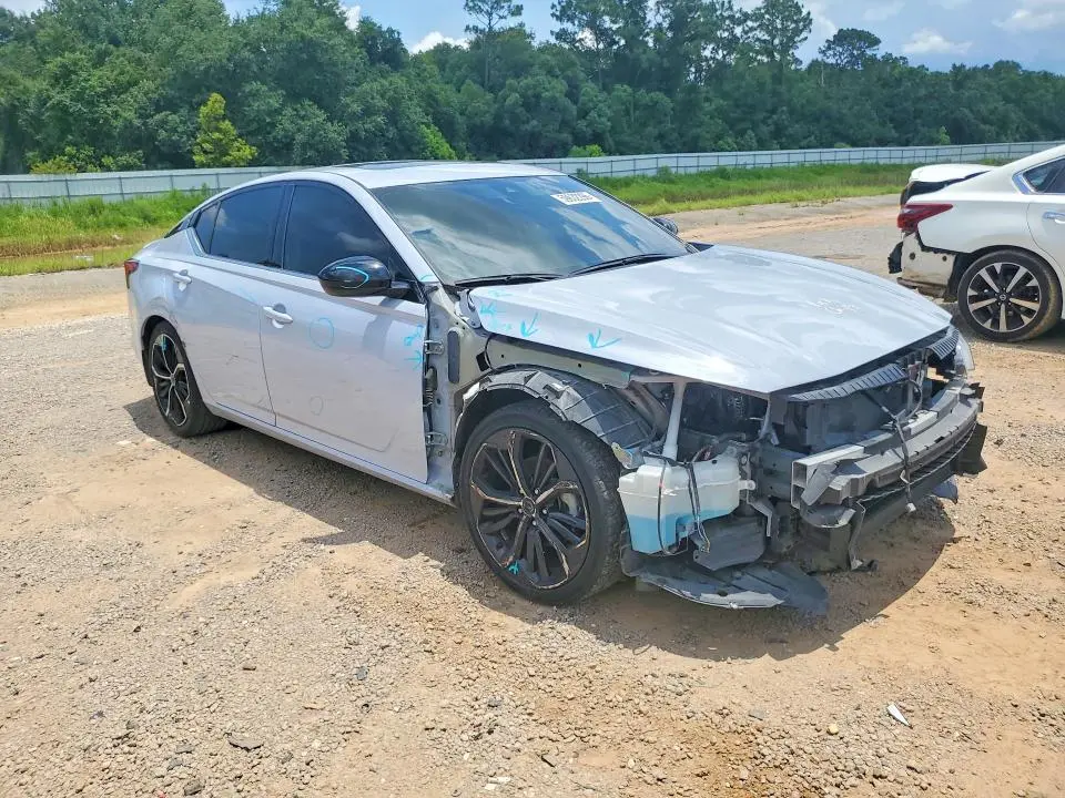 2023 NISSAN ALTIMA SR  