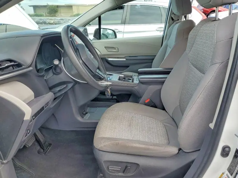 2024 TOYOTA SIENNA LE  