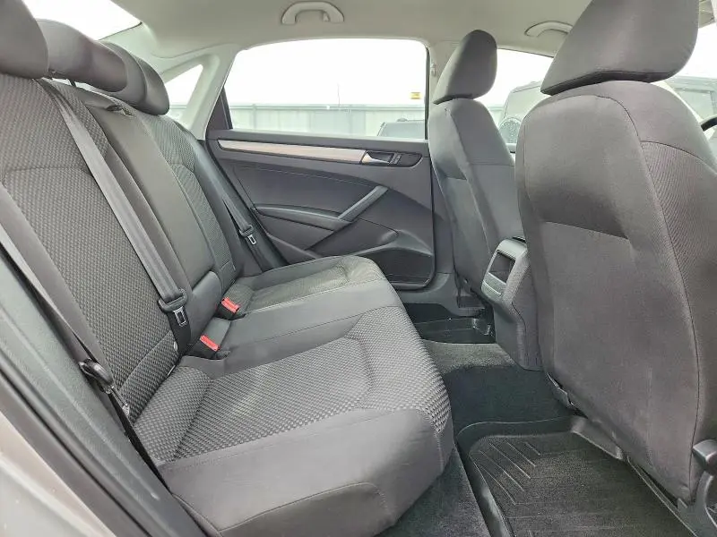 2013 VOLKSWAGEN PASSAT S  