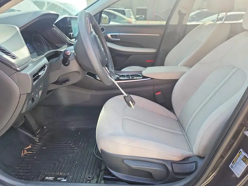 2023 HYUNDAI SONATA SE  