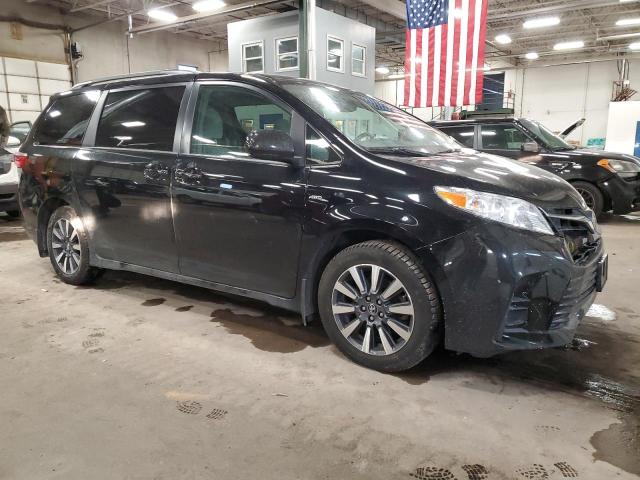 2018 TOYOTA SIENNA LE