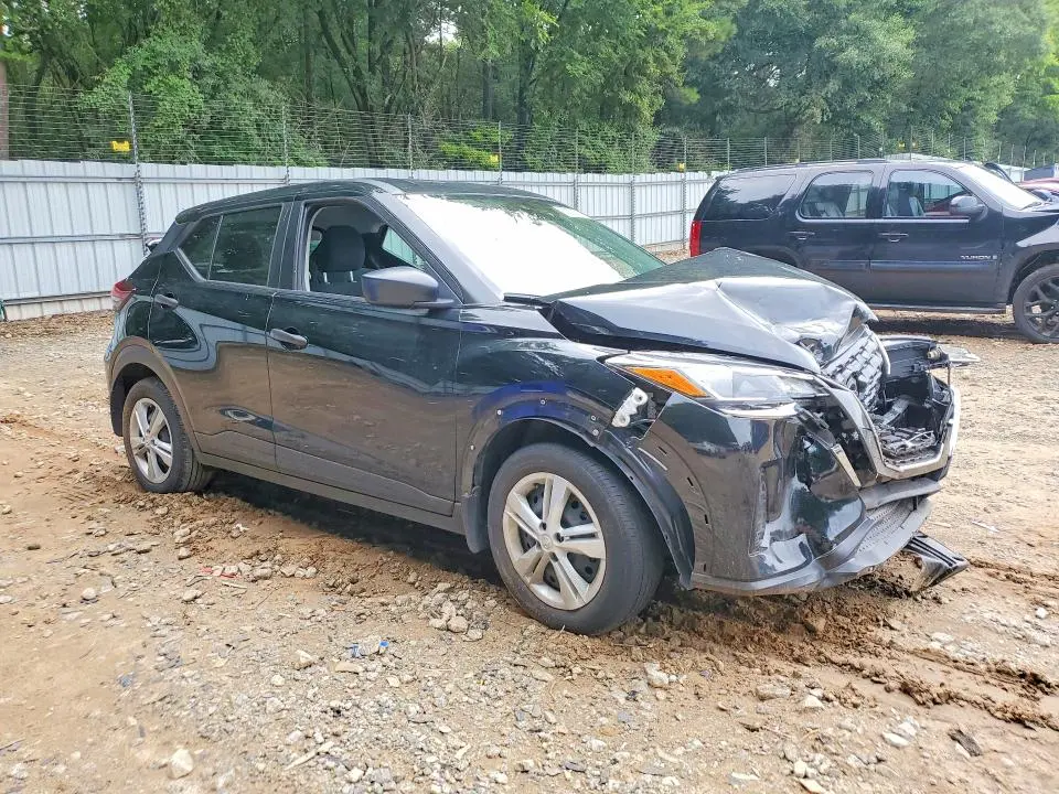 2023 NISSAN KICKS S  
