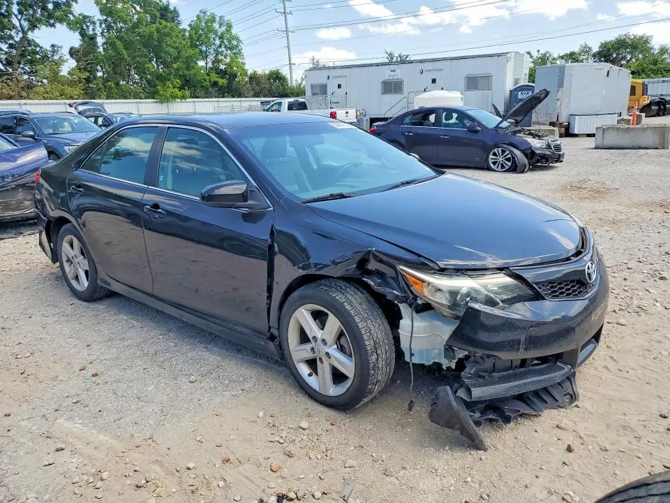 2014 TOYOTA CAMRY SE  