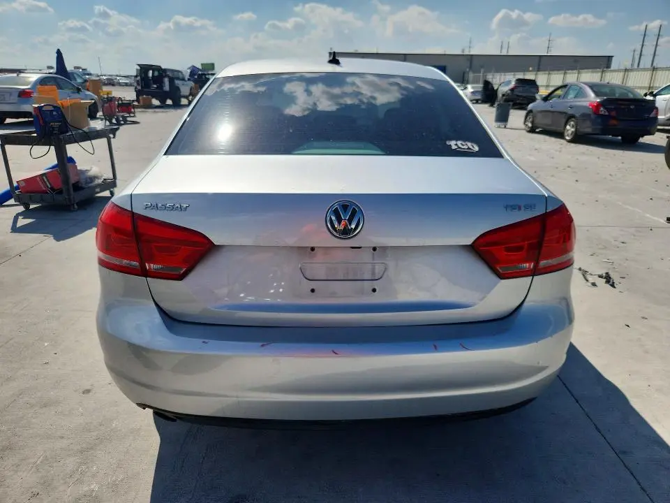 2014 VOLKSWAGEN PASSAT   