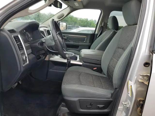 2016 RAM 1500 SLT  