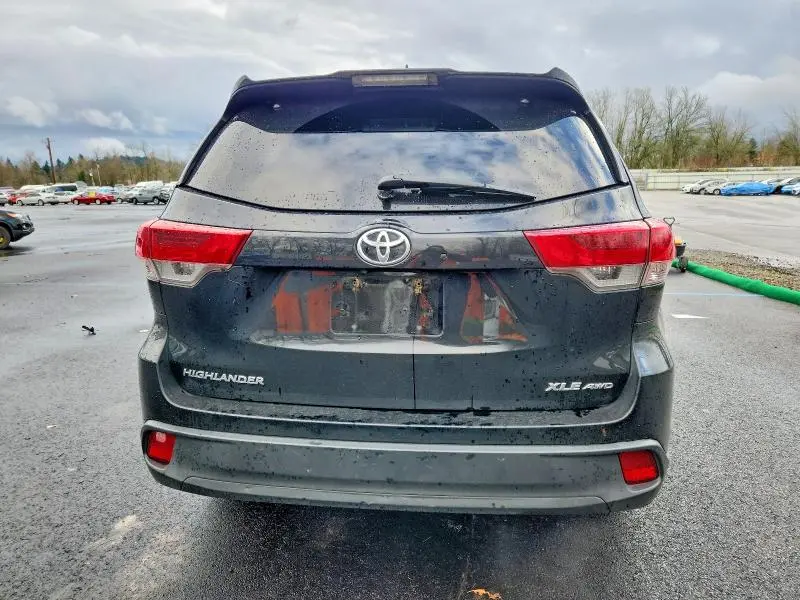 2017 TOYOTA HIGHLANDER SE  