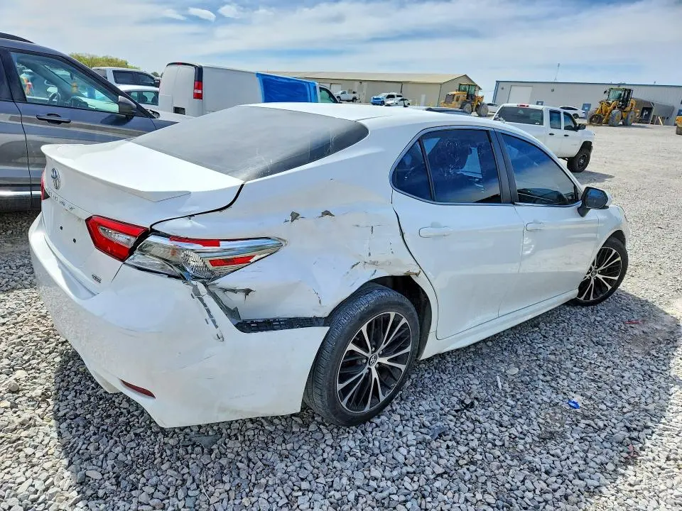 2018 TOYOTA CAMRY SE  