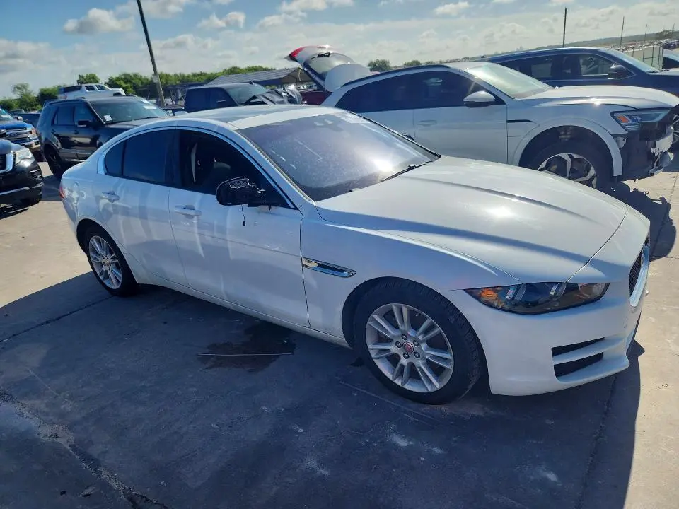 2018 JAGUAR XE PREMIUM  