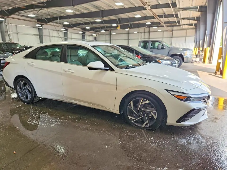 2025 HYUNDAI ELANTRA SEL  