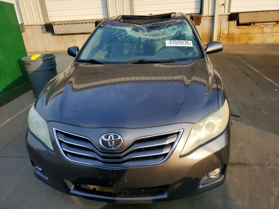 2011 TOYOTA CAMRY XLE  