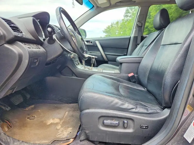 2010 TOYOTA HIGHLANDER SPORT  