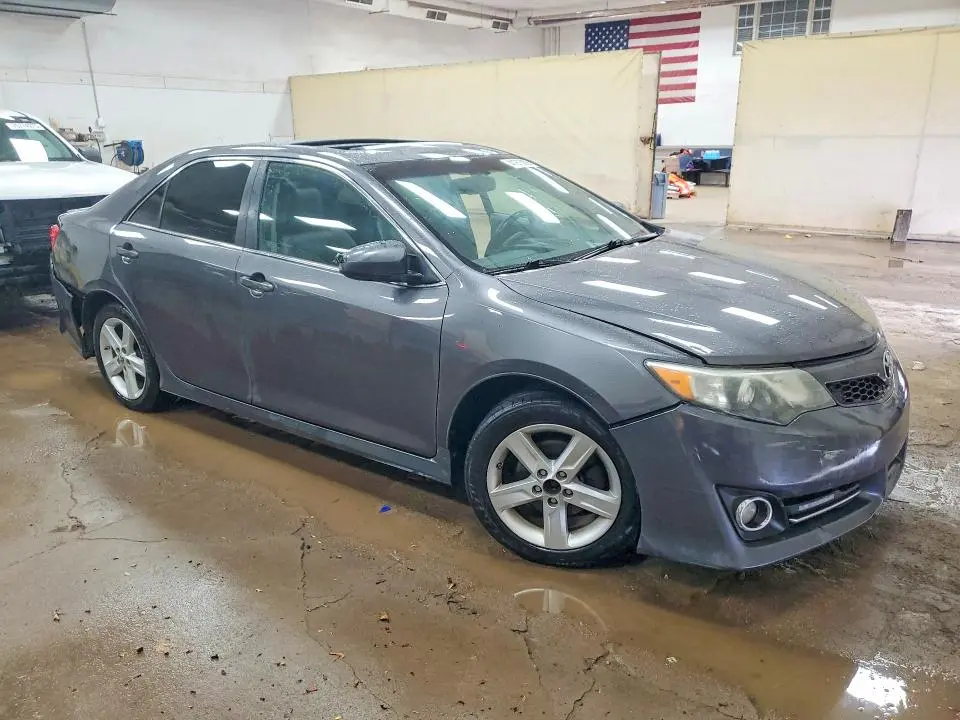 2014 TOYOTA CAMRY SE  