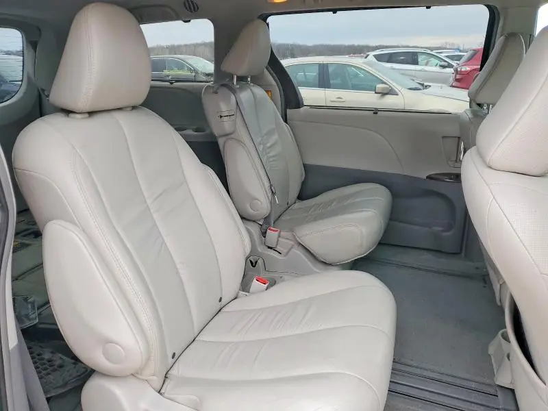 2012 TOYOTA SIENNA XLE  