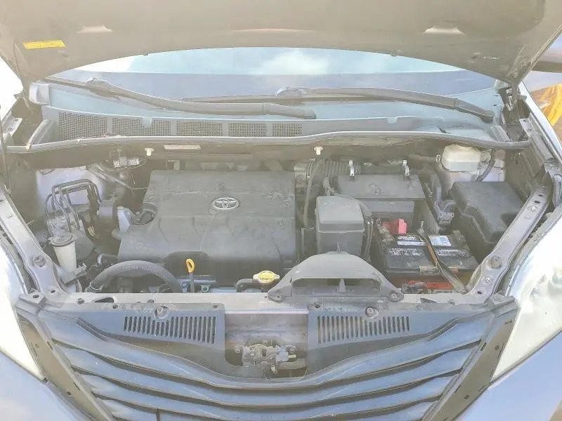2011 TOYOTA SIENNA LE  