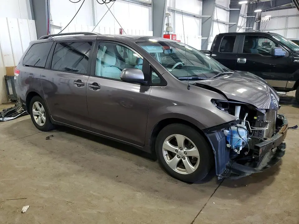 2013 TOYOTA SIENNA LE  