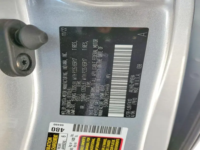 2023 TOYOTA SIENNA LE 8-PASSENGER  