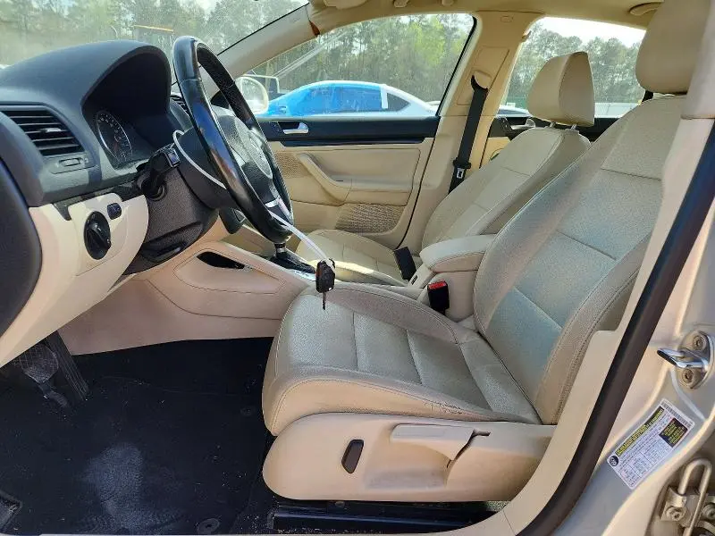 2010 VOLKSWAGEN JETTA SE  