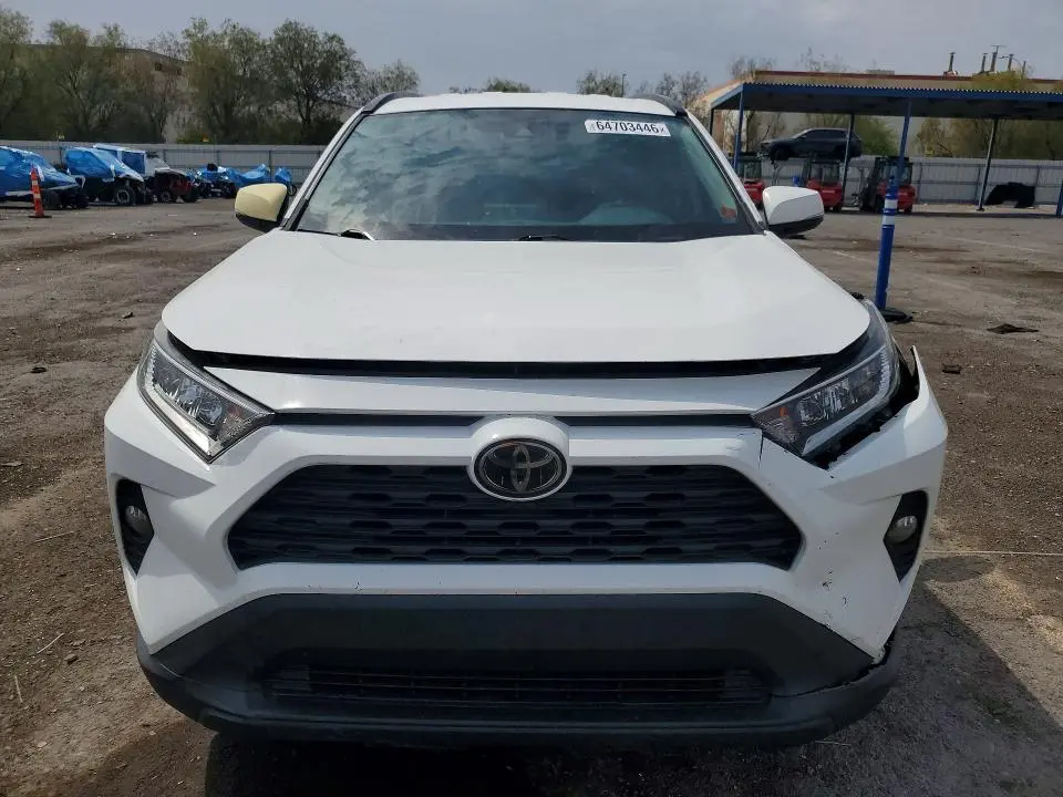 2021 TOYOTA RAV4 XLE  