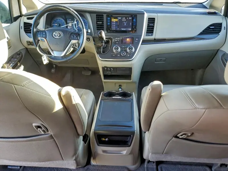 2016 TOYOTA SIENNA XLE  
