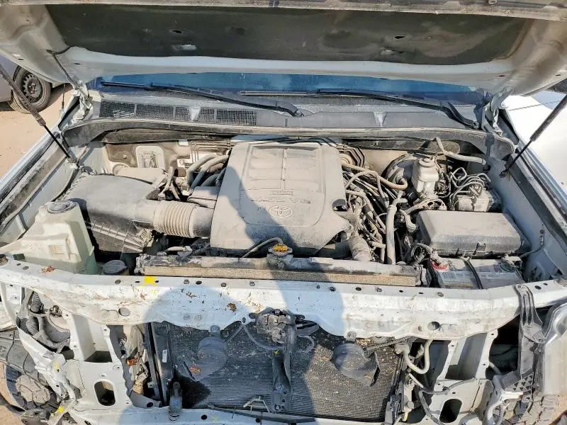 2017 TOYOTA TUNDRA CREWMAX SR5  
