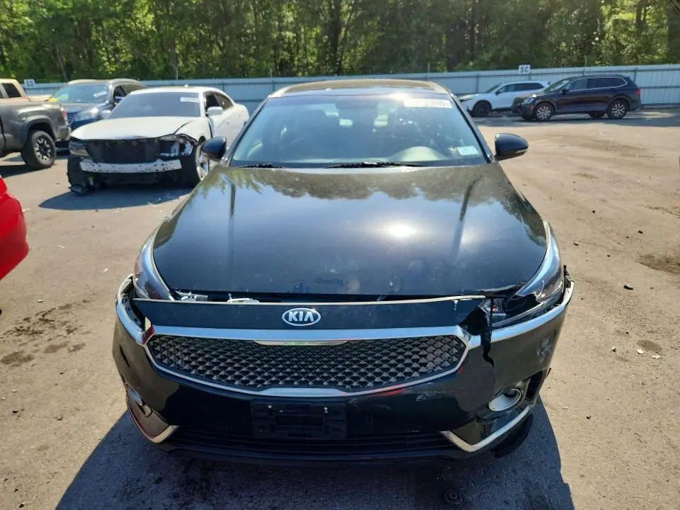 2018 KIA CADENZA PREMIUM  