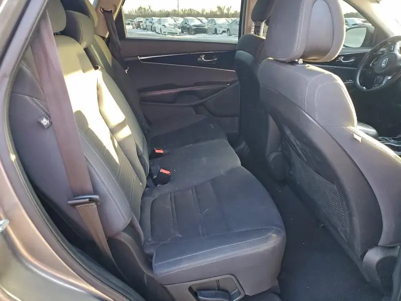 2016 KIA SORENTO LX  