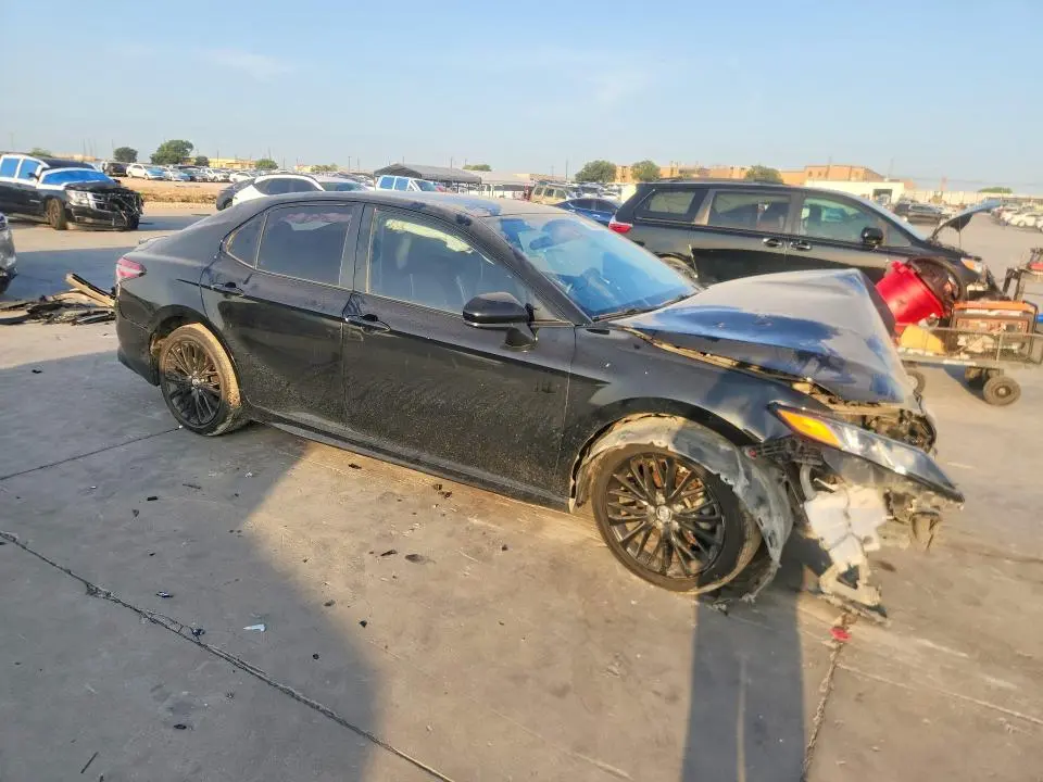 2019 TOYOTA CAMRY SE  