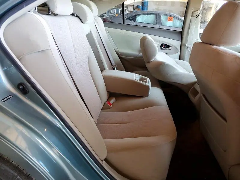 2010 TOYOTA CAMRY LE  
