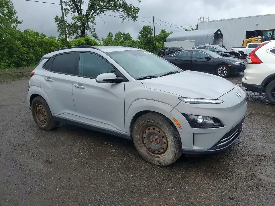 2023 HYUNDAI KONA SE  