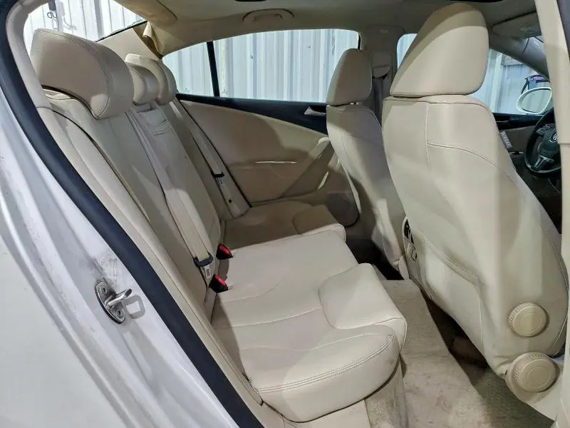 2010 VOLKSWAGEN PASSAT KOMFORT  