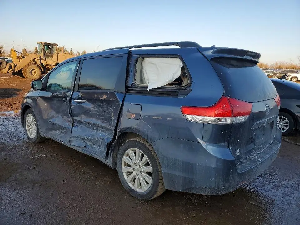 2014 TOYOTA SIENNA XLE 7-PASSENGER  