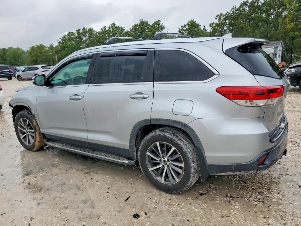 2019 TOYOTA HIGHLANDER XLE  