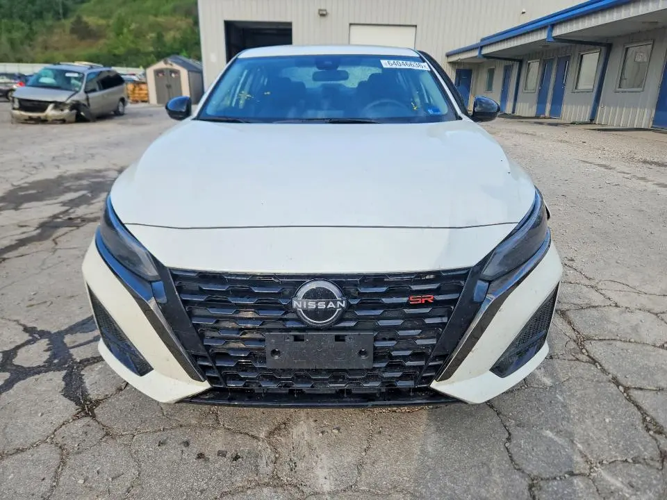 2024 NISSAN ALTIMA SR  