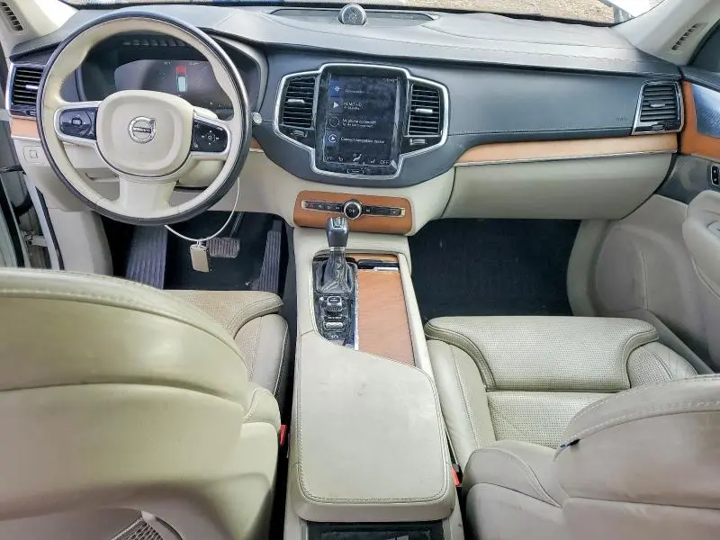 2017 VOLVO XC90 T6  