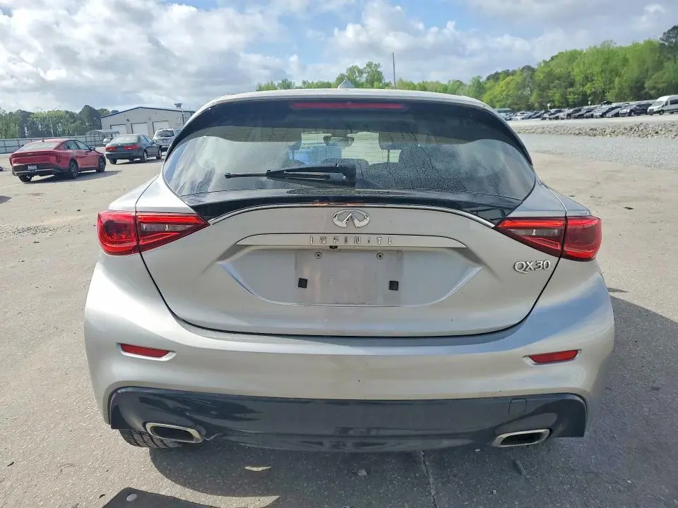 2018 INFINITI QX30 LUXURY  