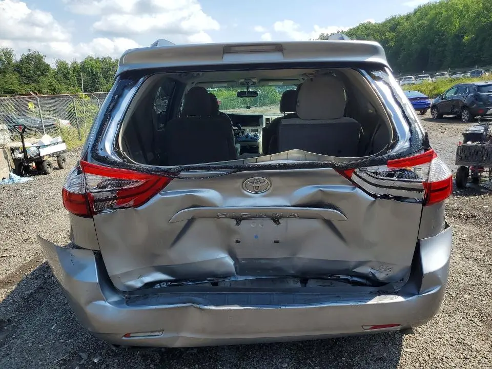 2017 TOYOTA SIENNA LE  