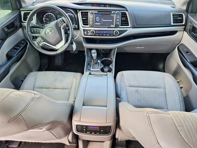 2017 TOYOTA HIGHLANDER LE PLUS  