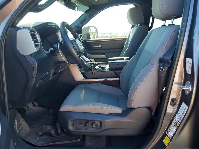 2025 TOYOTA TUNDRA SR5  