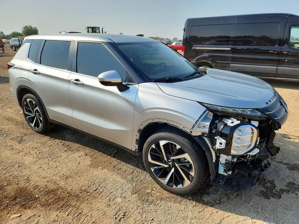 2024 MITSUBISHI OUTLANDER SE  