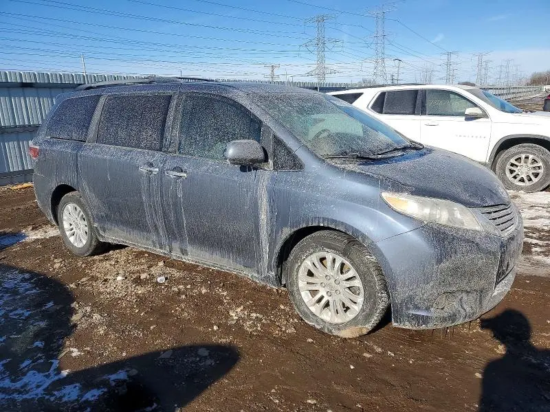2015 TOYOTA SIENNA XLE  