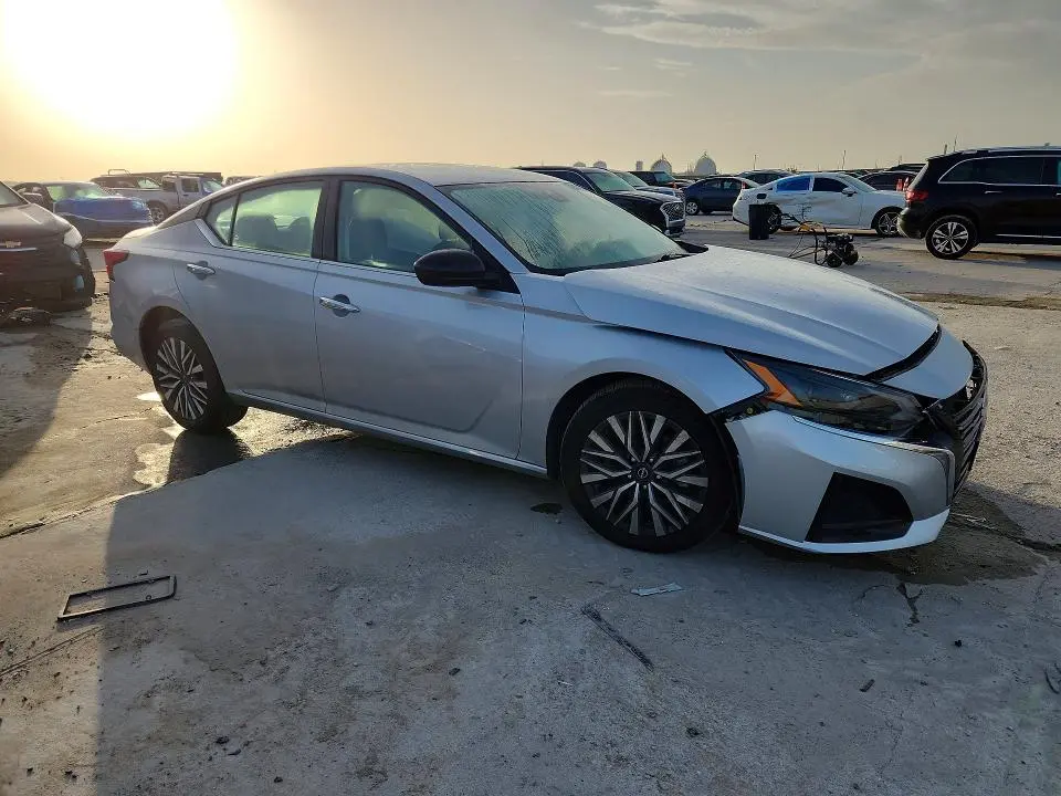 2024 NISSAN ALTIMA SV  