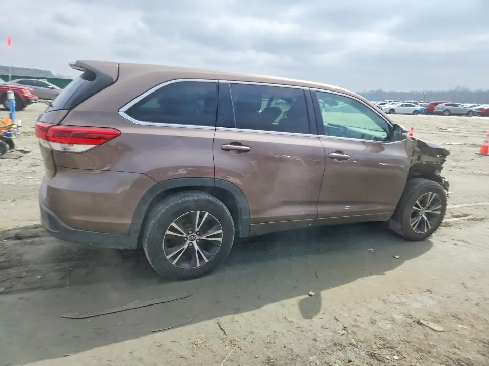 2018 TOYOTA HIGHLANDER LE  