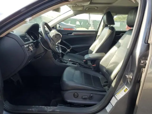 2016 VOLKSWAGEN PASSAT SE