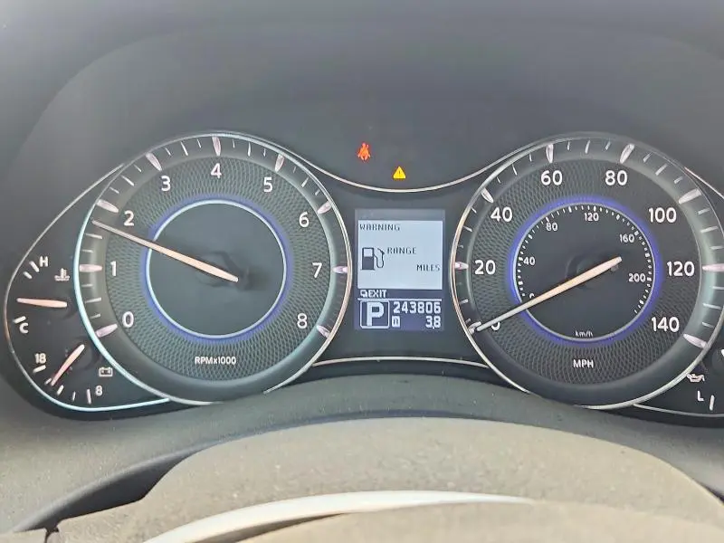 2011 INFINITI QX56 BASE  