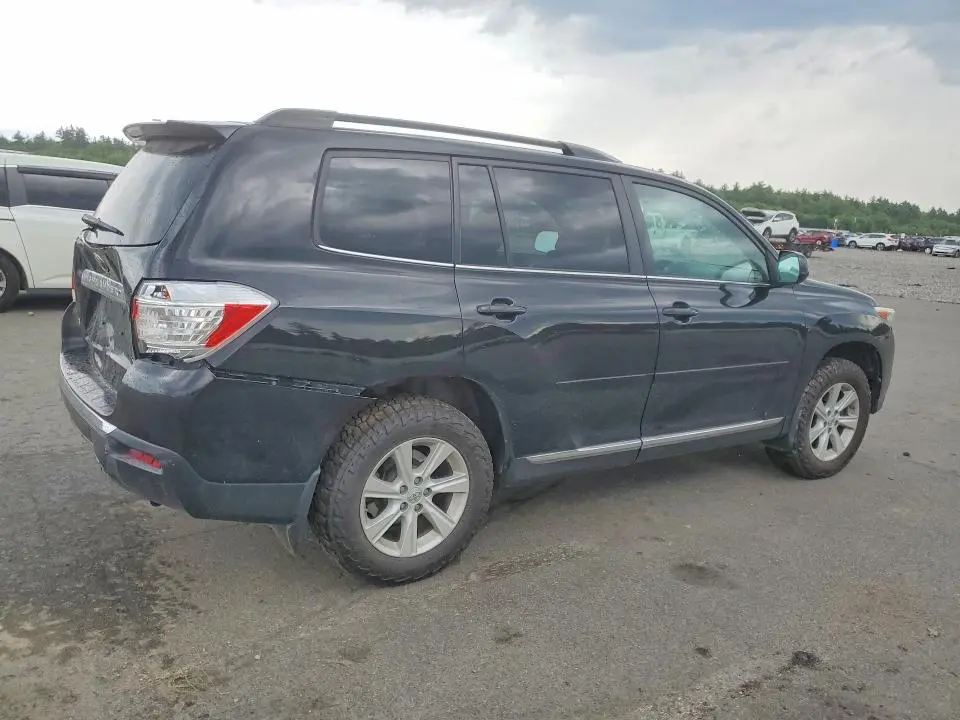2012 TOYOTA HIGHLANDER SE  