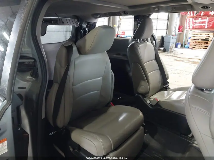 2015 TOYOTA SIENNA LIMITED PREMIUM 7 PASSENGER