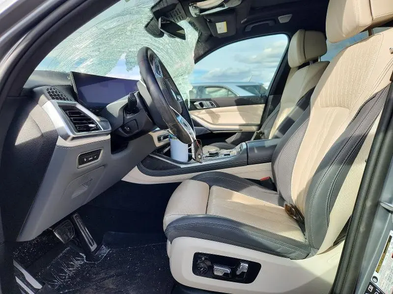 2025 BMW X7 M60I  