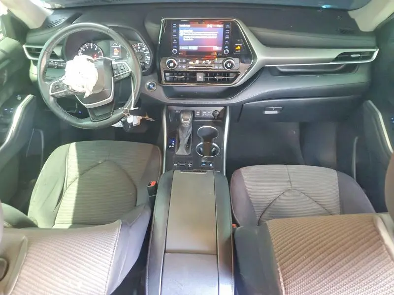 2022 TOYOTA HIGHLANDER LE  