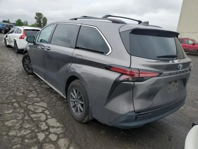 2021 TOYOTA SIENNA XLE